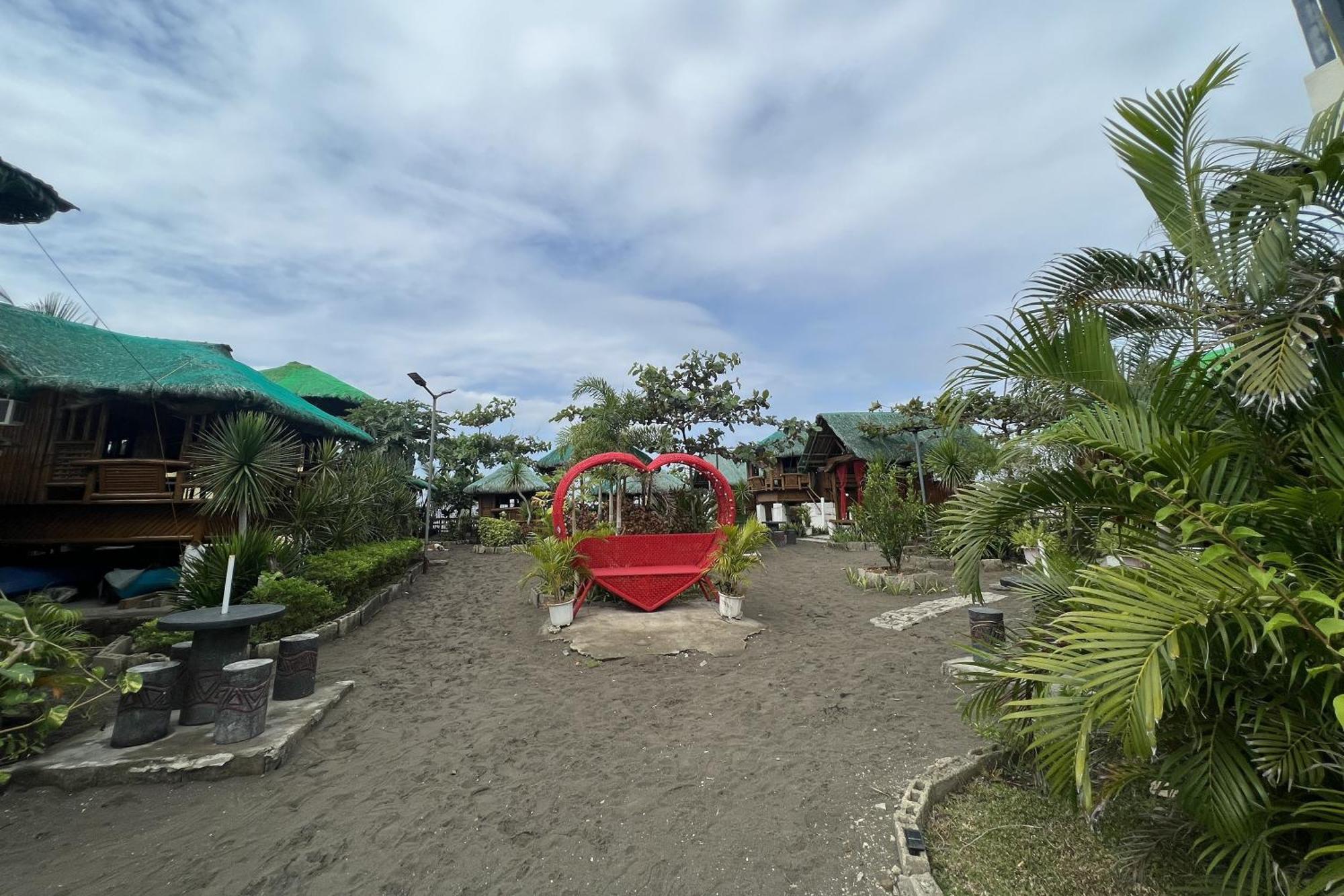 Lover'S Point Beach Front Resort リアン エクステリア 写真